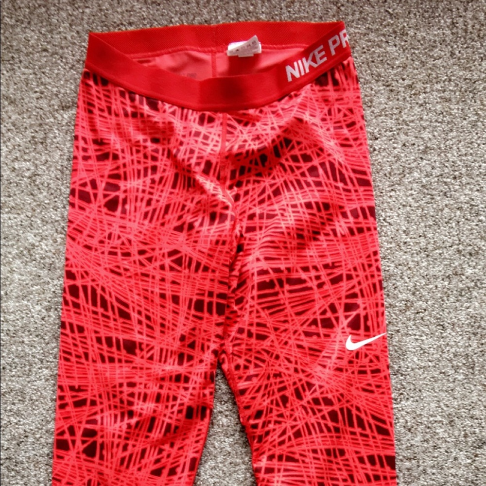 Nike pro coral work out capris
